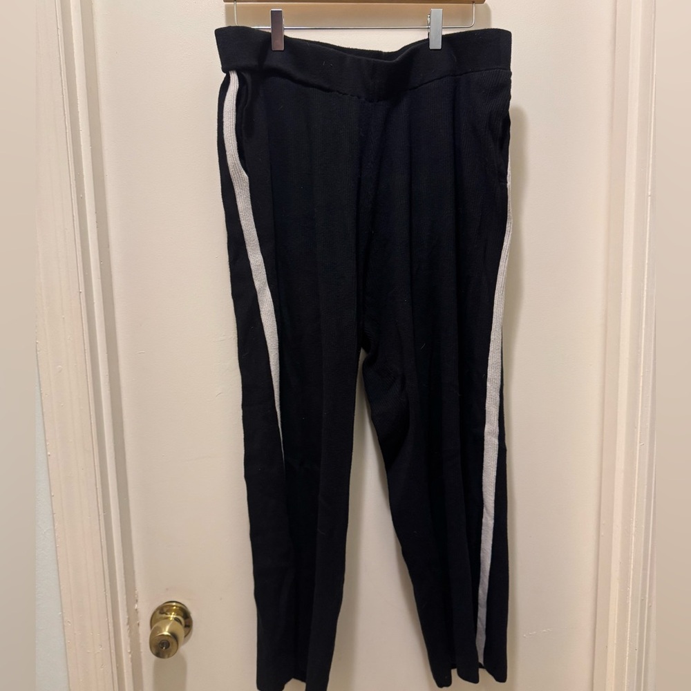 Livi Women’s Pants with White Side Stripe